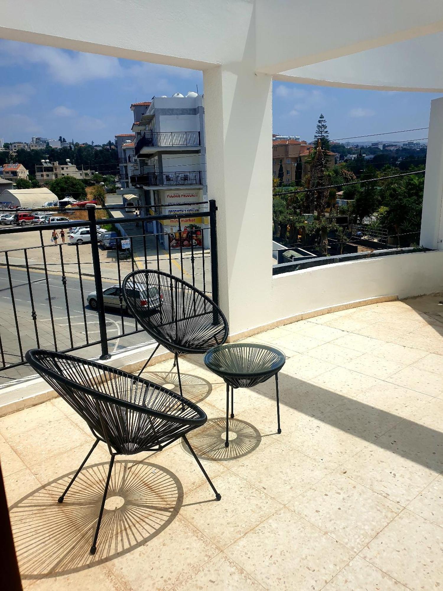Spacious 2 Bedroom Near Mall -internet 1gbps Apartment